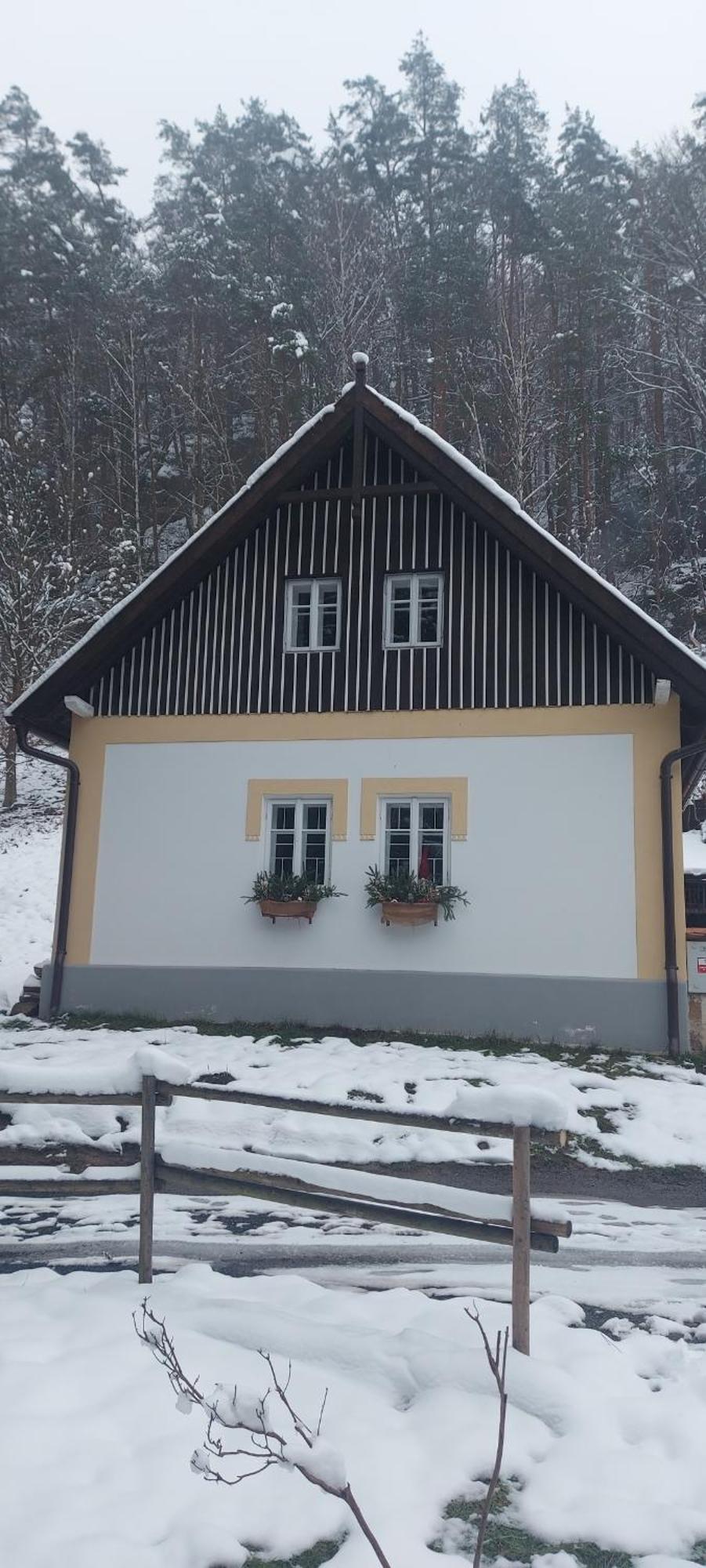 Hlucov Lesni Chalupa Kokorin Exterior photo